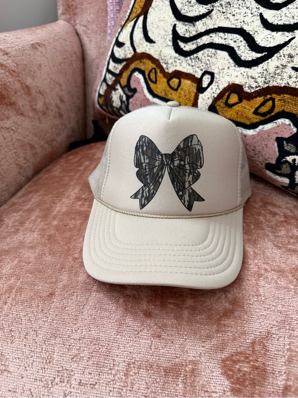 OTTO Beige Kids Bow Trucker Hat with Gray Bow Graphic